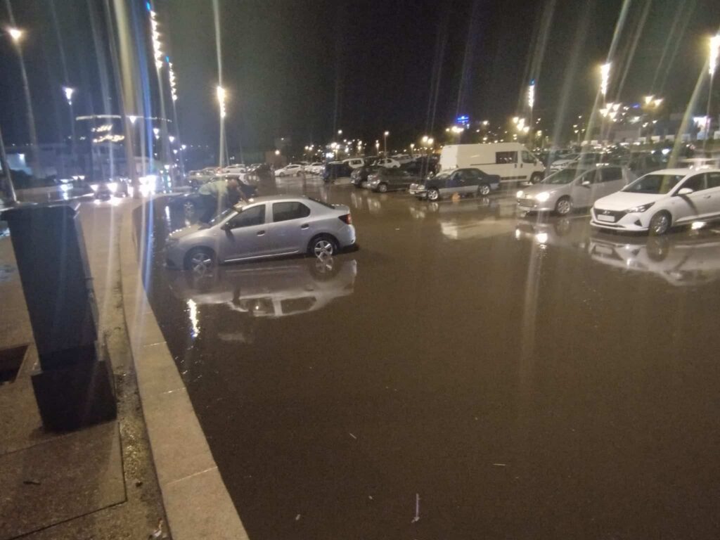 بعد فضيحة مراكش.. أمطار رعدية تُغرق مدينة أكادير