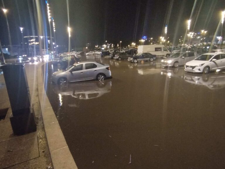 بعد فضيحة مراكش.. أمطار رعدية تُغرق مدينة أكادير