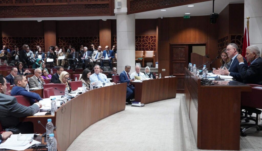 لجنة المالية والتنمية الاقتصادية بمجلس النواب تصادق بالأغلبية على الجزء الأول من مشروع قانون المالية لسنة 2025