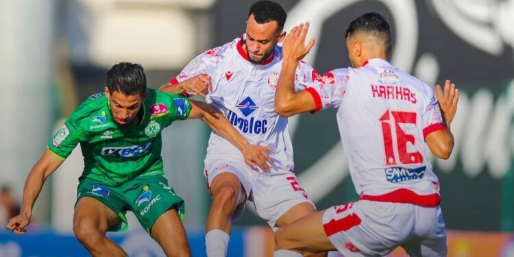 مباراة الديربي بين الوداد والرجاء في موعدها المحدد بملعب العربي الزاولي بحضور الجماهير