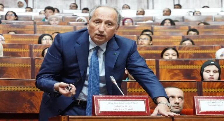 أطفال يحرجون وزير التعليم الجديد بأسئلة مفاجئة