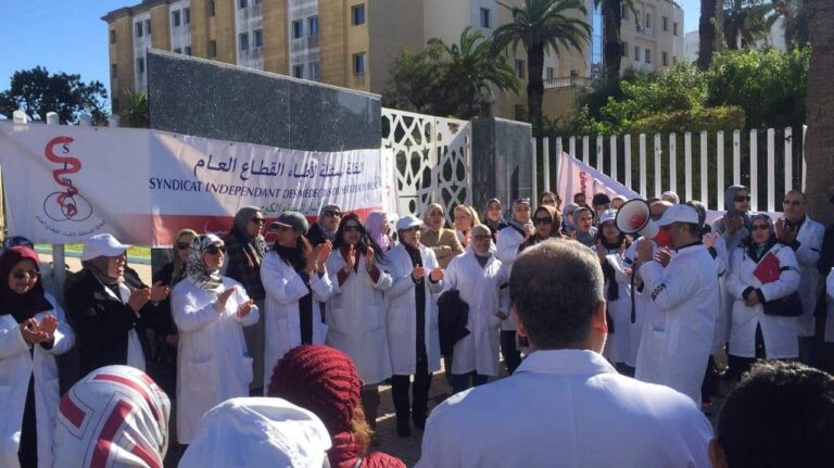 إضراب وطني لأطباء القطاع العام و"أسبوع غضب" ووقفات احتجاجية