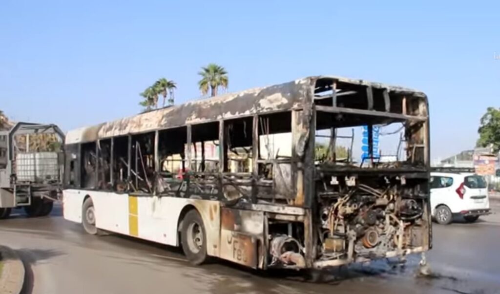 فاس.. حريق مهول يحول حافلة للنقل الحضري إلى رماد