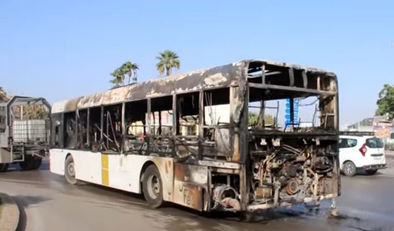 فاس.. حريق مهول يحول حافلة للنقل الحضري إلى رماد