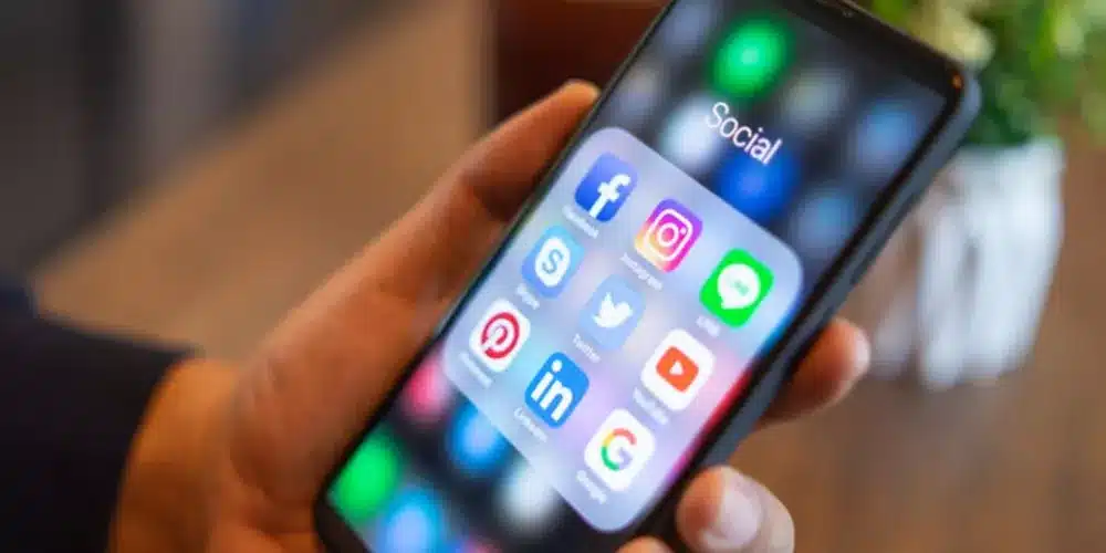 برلماني يسائل بنسعيد حول انتشار محتويات تافهة على السوشل ميديا