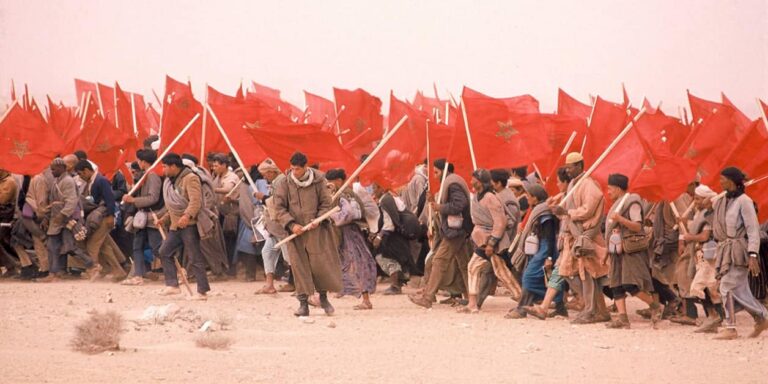 الذكرى 49 للمسيرة الخضراء.. تجسيد لأروع صور التلاحم بين العرش العلوي والشعب المغربي لاستكمال الاستقلال الوطني وتحقيق الوحدة الترابية