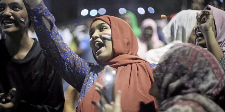 وثائقي "سودان يا غالي".. معايشة وجدانية ليوميات حراك شبابي من أجل التغيير