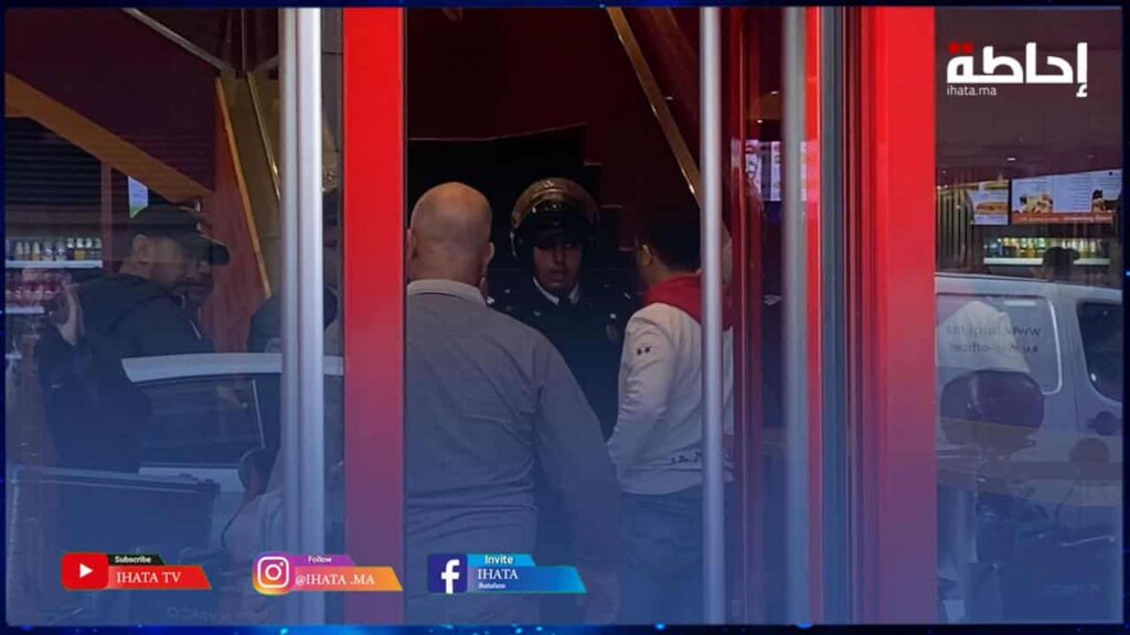 داخل فرع أحد أشهر سلسلات المطاعم بالبيضاء.. توقيف شخص للاشتباه في تغريره بتلميذ قاصر (فيديو)