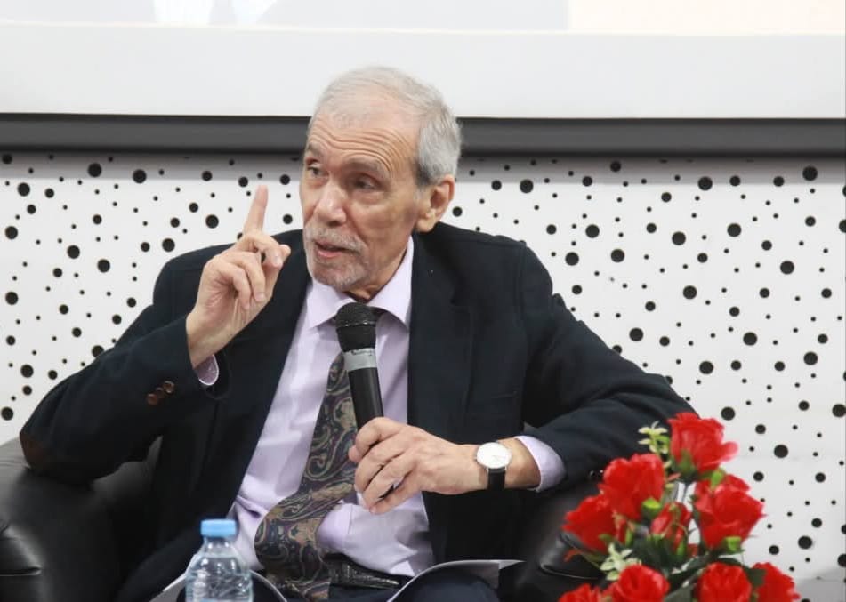 عبد الفتاح كيليطو يتسلم بباريس الجائزة الكبرى للفرنكوفونية التي تمنحها الأكاديمية الفرنسية
