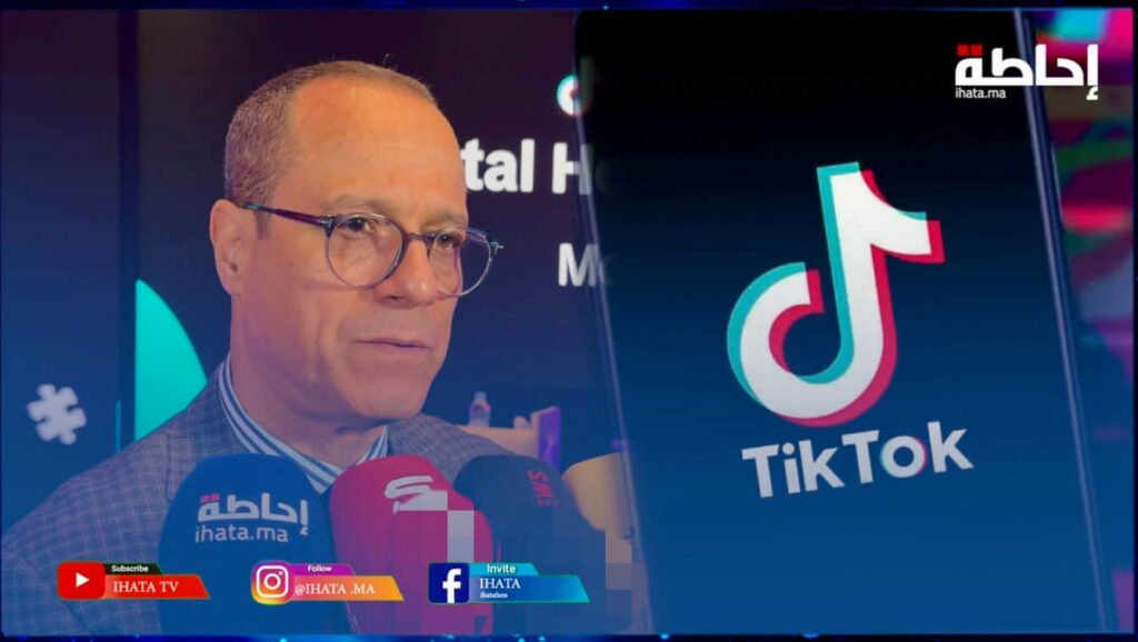 التوفيق يبرز تأثير منصات التواصل على التطور العقلي للمراهقين (فيديو)
