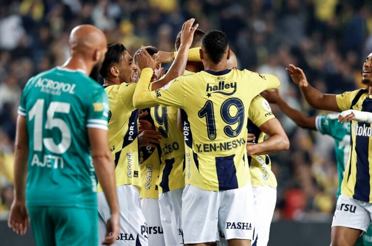 الدوري التركي.. النصيري يسجل ثنائية في مرمى باشاك شهير