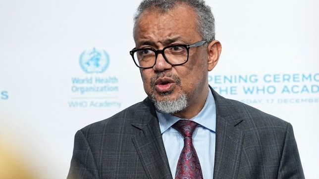 المدير العام لمنظمة الصحة العالمية نجا من الموت خلال الغارات الإسرائيلية على مطار صنعاء