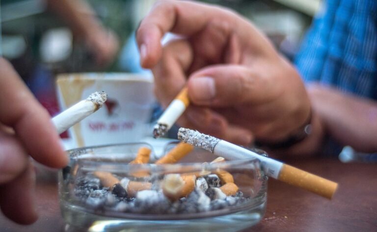 التدخين بالمغرب.. وزير الصحة يبرز أرقاما صادمة