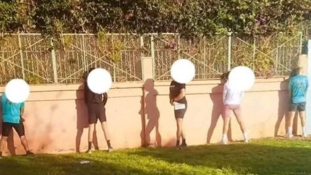 حقوقيون يدخلون على الخط في قضية تبول عدائين بمراطون مراكش على جدران المدينة