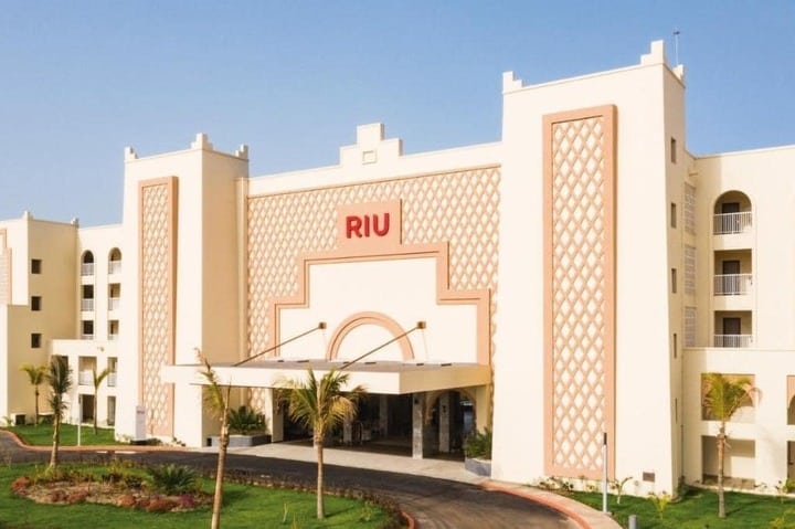 عصابة ملثمين تسطو على فندق فخم بالسنغال
