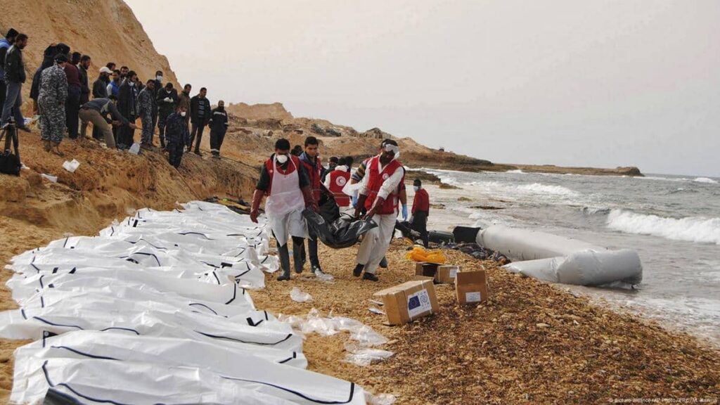 إنتشال 27 جثة وإنقاذ 83 شخصا إثر غرق مركبين للهجرة غير النظامية شرق تونس