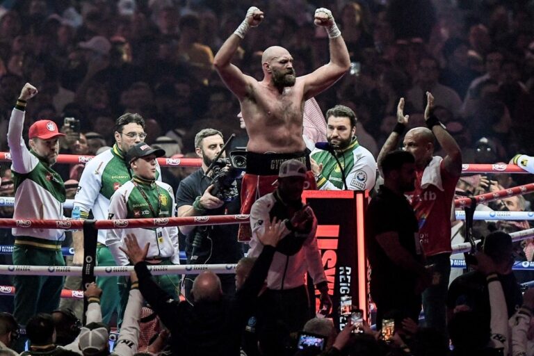 بطل العالم السابق في الوزن الثقيل الملاكم تايسون فيوري يعلن اعتزاله
