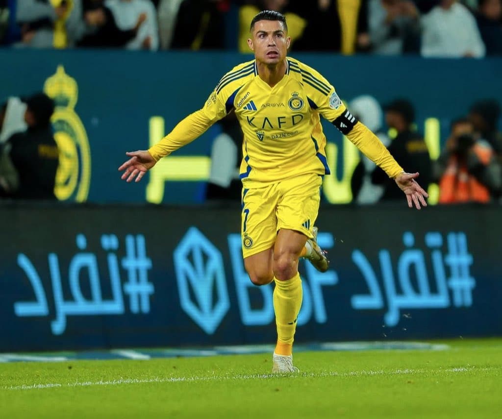 بطولة السعودية: بنزيمة يُعيد الصدارة للاتحاد وقصة رونالدو لا تزال تؤتي ثمارها!