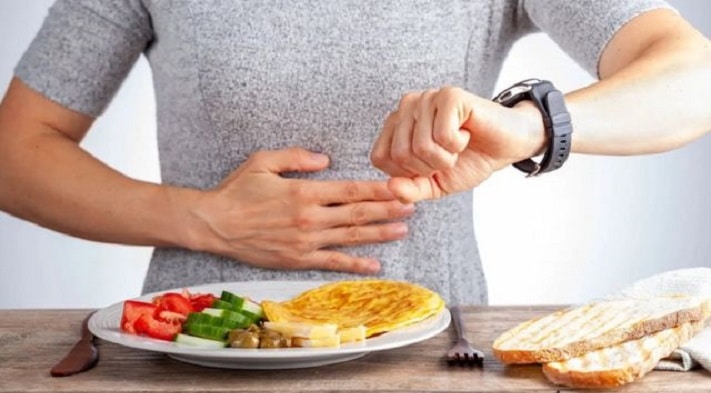 باحثون صينيون يكشفون عن آلية عمل نظام غذائي يحاكي الصيام لتعزيز المناعة المضادة للورم