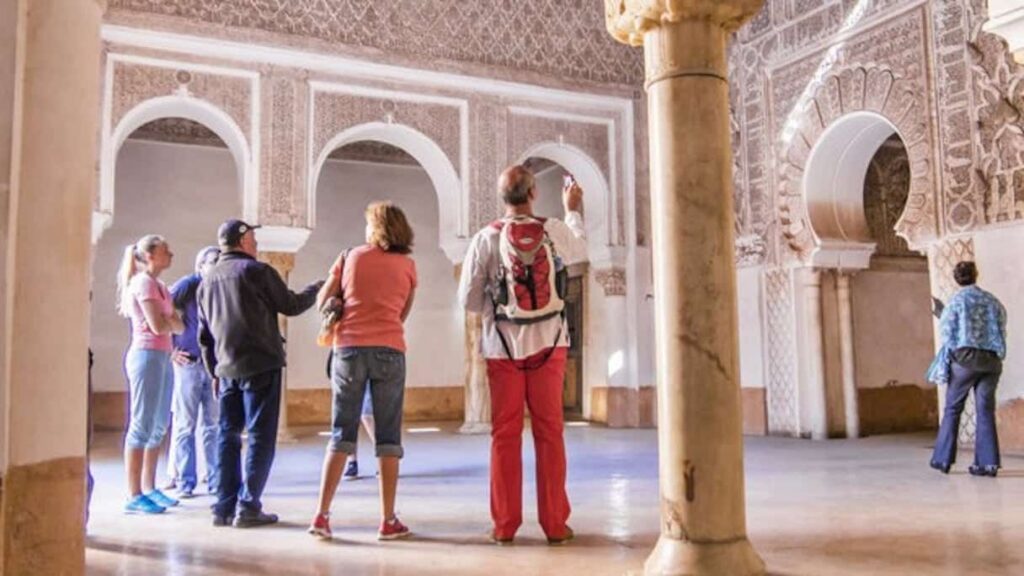 وزارة السياحة تكشف عن برنامج لتكوين وتعزيز قدرات المرشدين السياحيين