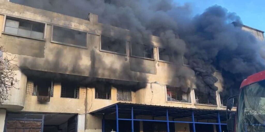 حريق مهول يجهز على معمل لصناعة الأحذية بطنجة