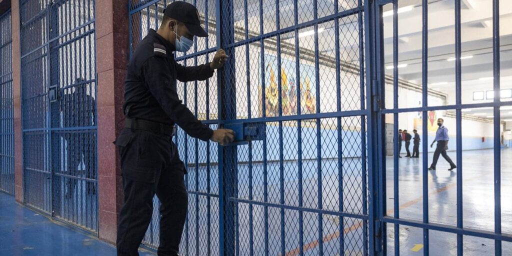 مشاركون في مائدة مستديرة حول إعادة إدماج السجناء يبرزون أدوار المجتمع المدني