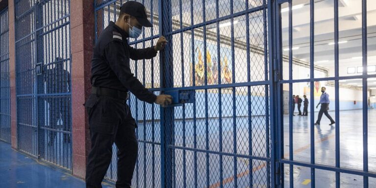 مشاركون في مائدة مستديرة حول إعادة إدماج السجناء يبرزون أدوار المجتمع المدني