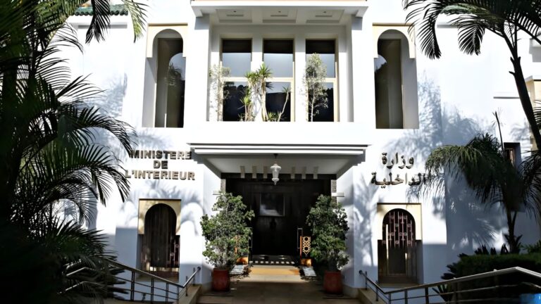 مراكش.. عزل عون سلطة متورط في تصوير وتسجيل والمشاركة في وقائع هتك عرض