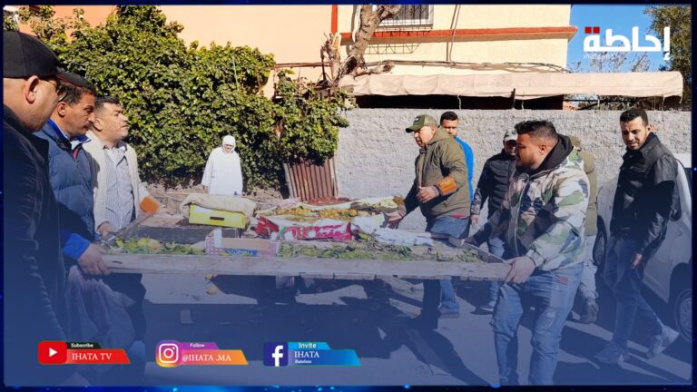 حملة تحرير الملك العمومي بسوق السلام بالحي المحمدي والحصيلة شاحنة ممتلئة بالمحجوزات (فيديو)