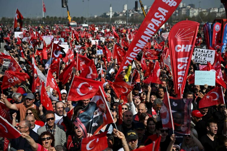 تركيا: مئات آلاف المتظاهرين يلبون دعوة حزب الشعب الجمهوري للاحتجاج على اعتقال أكرم إمام أوغلو