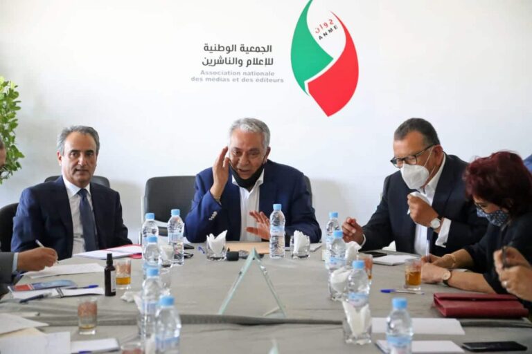 الجمعية الوطنية للإعلام والناشرين تُحذر من محاولات تشويه الصحافة وتدعو إلى التصدي للفوضى الإعلامية