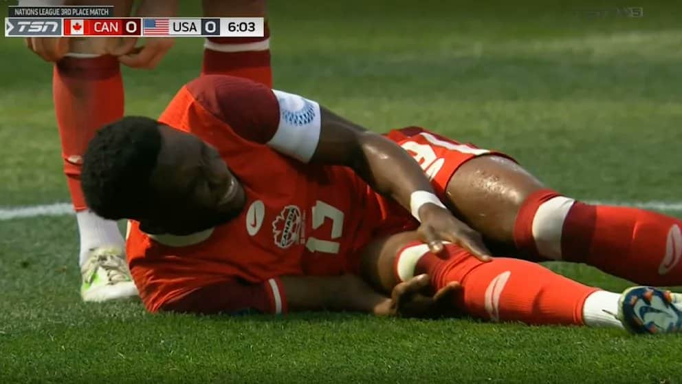 بايرن ميونيخ يلوّح بإجراءات قانونية ضد الاتحاد الكندي بعد إصابة خطيرة لديفيز