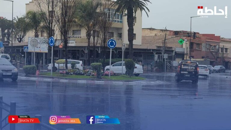تواصل هطول الأمطار الغزيرة على العاصمة الاقتصادية للمملكة خلال رمضان (فيديو)