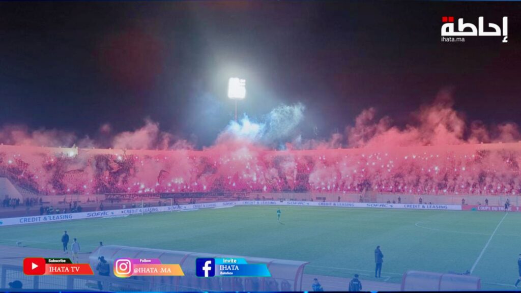 جمهور الوداد يلهب مدرجات العربي الزاولي بـ"كراكاج" رهيب أمام الفتح (فيديو)