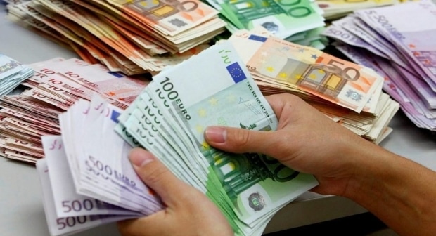 تحويلات المغاربة المقيمين بالخارج تفوق 9,45 مليار درهم خلال يناير