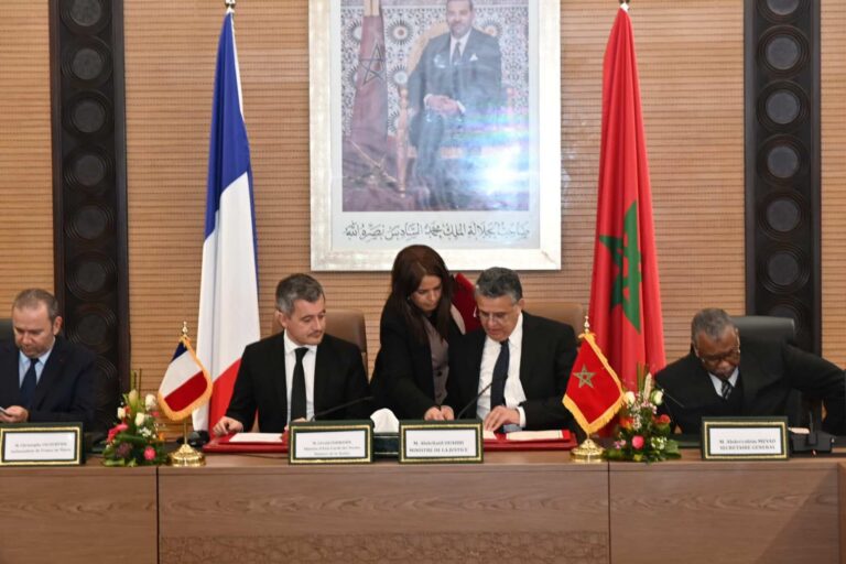 المغرب وفرنسا يلتزمان بتعزيز تعاونهما في المجال القانوني والقضائي
