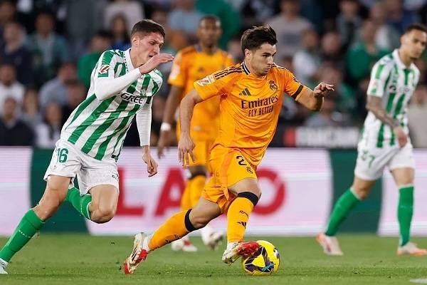 الليغا.. دياز يسجل هدفا في هزيمة ريال مدريد أمام بيتيس