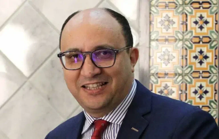 وسيط المملكة، حسن طارق