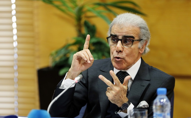 عبد اللطيف الجواهري، والي بنك المغرب.