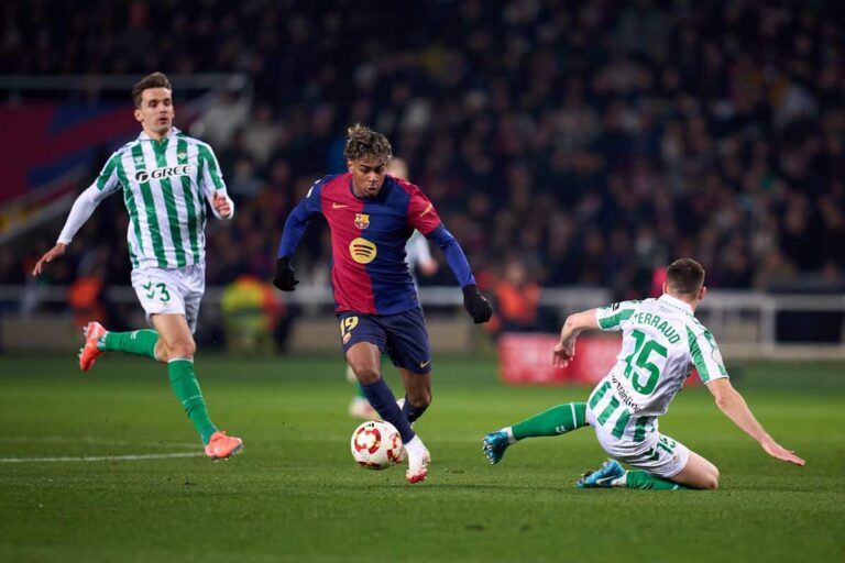 رغم التألق المحلي والأوروبي.. برشلونة يخشى من مفاجآت بيتيس