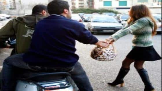 أمن مراكش يضع حدا لنشاط "شفارة" بعد تنفيذهما لعملية سرقة بالخطف