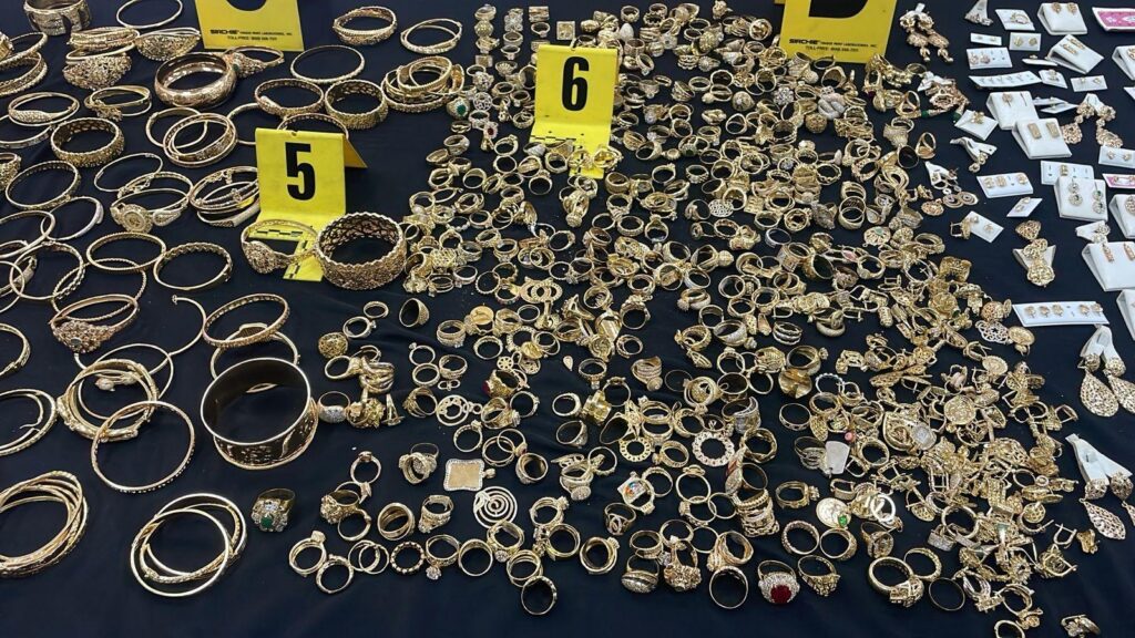 تفكيك شبكة نفذت سرقة ذهب بـ10 كيلوغرامات من محل مجوهرات بطنجة
