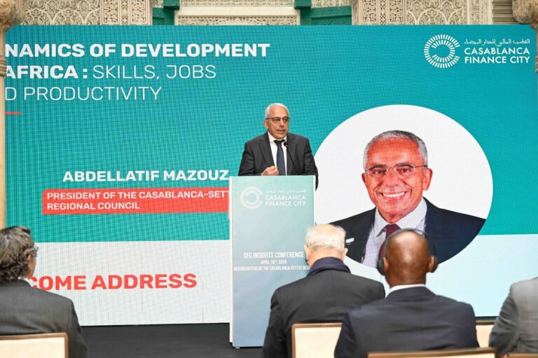 Abdelatif Maazouz, président du Conseil de la région de Casablanca-Settat, lors de sa participation à une conférence sur les compétences et l’emploi en Afrique, organisée en partenariat entre le pôle financier de Casablanca et l’OCDE.