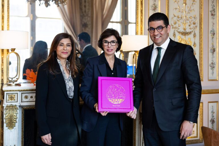 بنسعيد يدشن جناح المغرب ضيف شرف مهرجان باريس للكتاب 2025