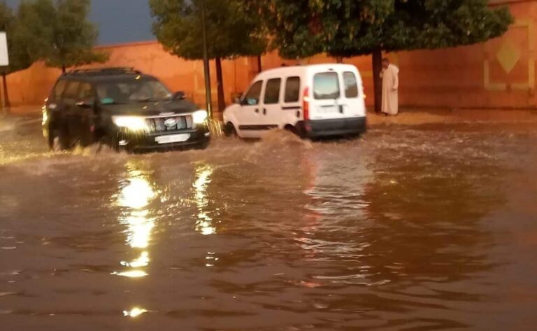 أمطار رعدية قوية تغرق مراكش في وقت قياسي