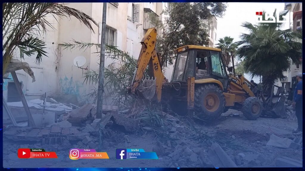 السلطات تشن حملة قوية لتحرير الملك العمومي والبناء العشوائي بالحي المحمدي (فيديو)