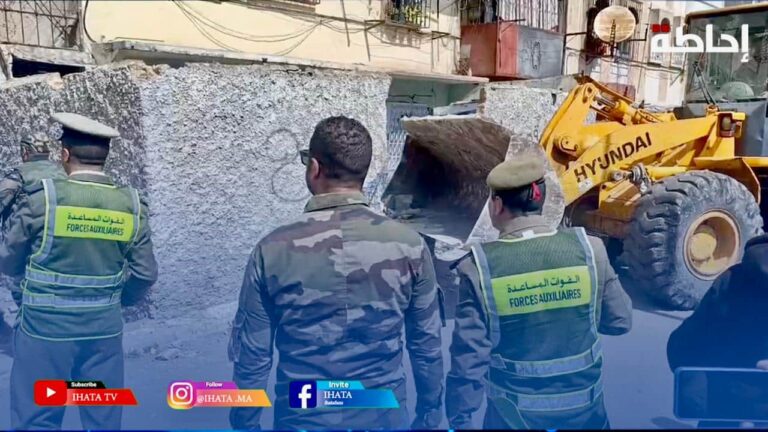 سلطات الحي المحمدي تواصل حربها على محتلي الملك العمومي والبناء العشوائي (فيديو)