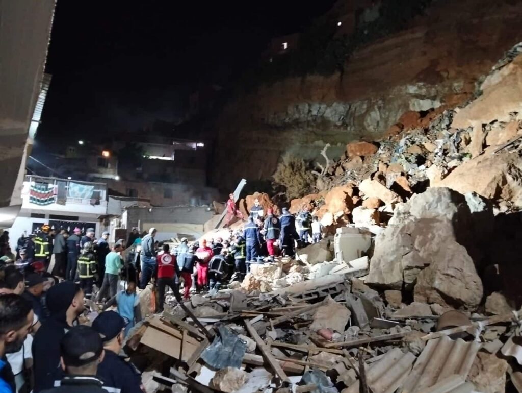 4 قتلى و13 مصابا في انزلاق تربة بحي "قصديري" في الجزائر