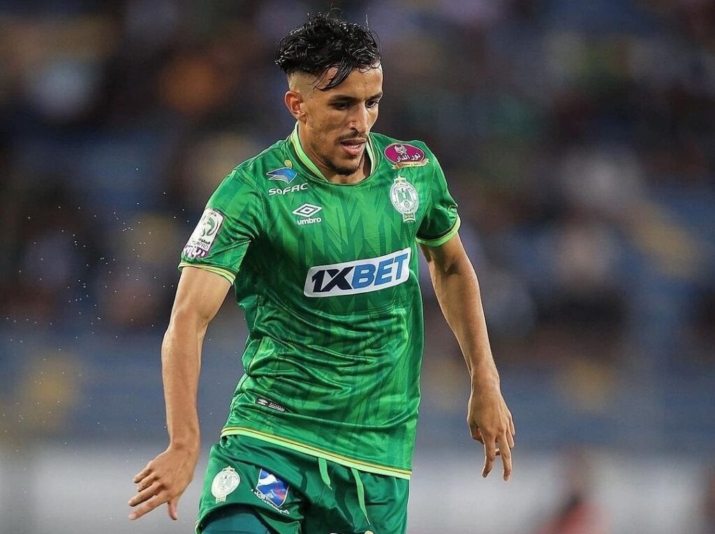 محمد بولكسوت يغيب عن ديربي الرجاء والوداد بسبب الإيقاف