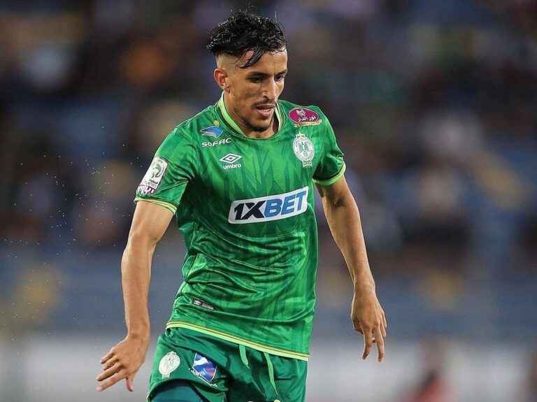 محمد بولكسوت يغيب عن ديربي الرجاء والوداد بسبب الإيقاف